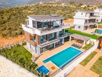 فرصت استثنایی برای خرید نه ویلا با دید دریا در Kalkan